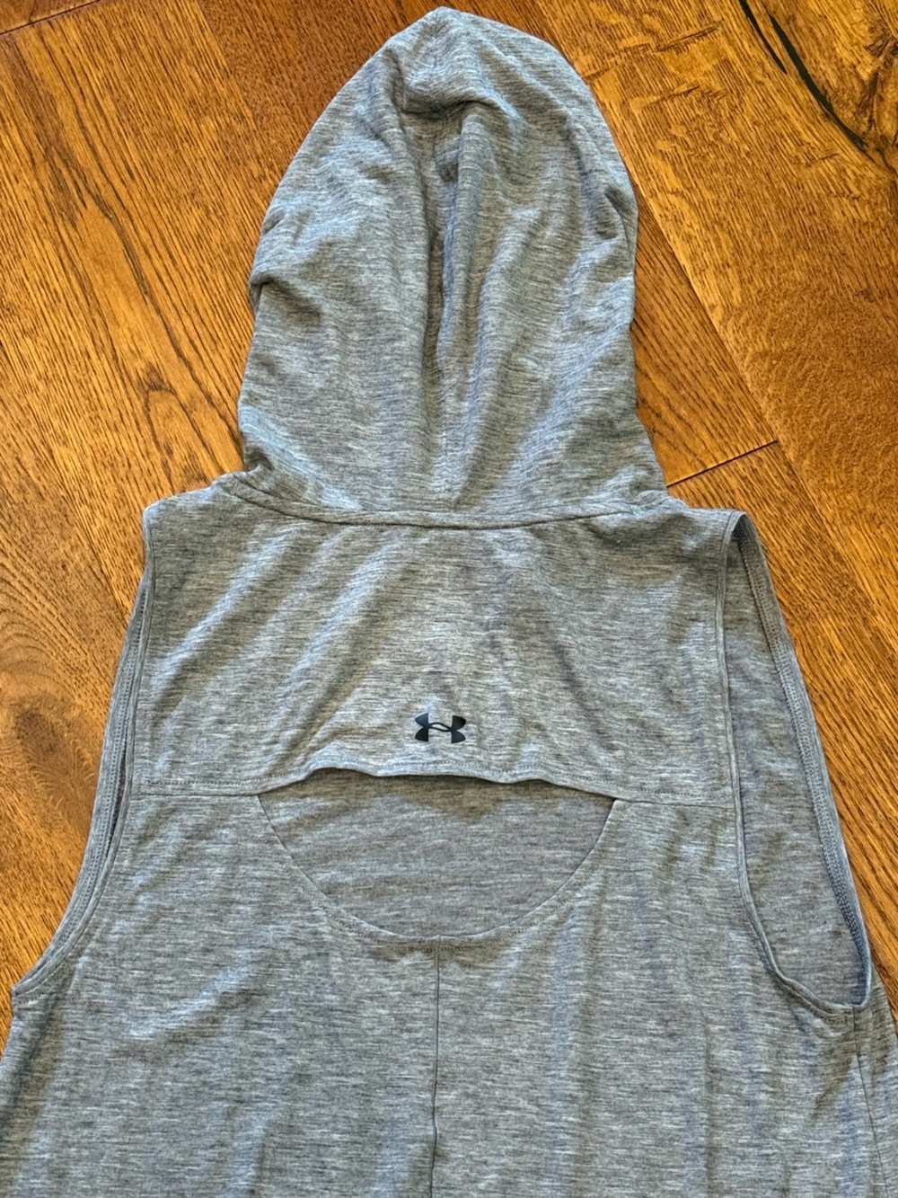 Under Armour Gray Sleeveless Hoodie Women’s Small with opening in the back